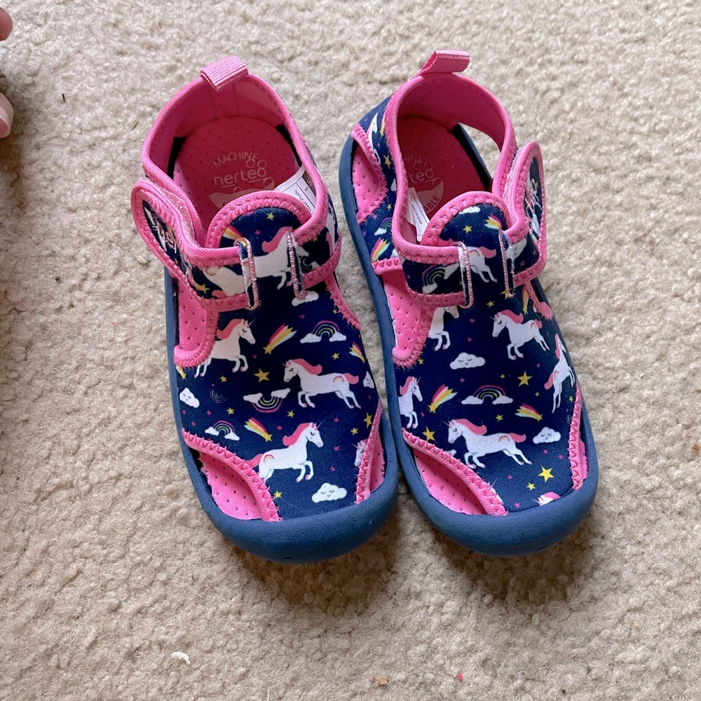 ADORABLE toddler unicorn sandals / never worn